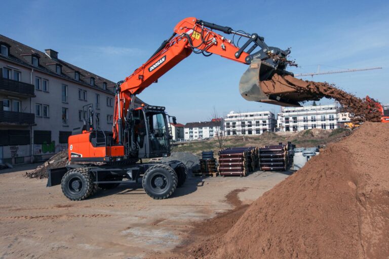 Колесный экскаватор Doosan DX160W