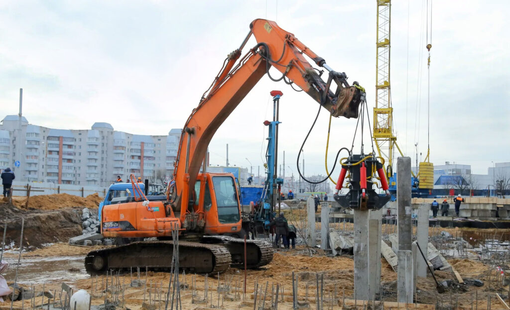 Гусеничный экскаватор Hitachi ZX130-5G со сваерезкой