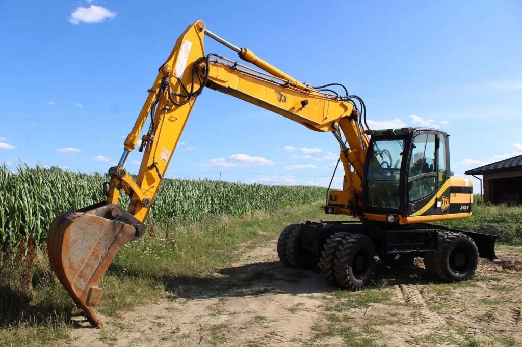 Колесный экскаватор JCB JS 130W