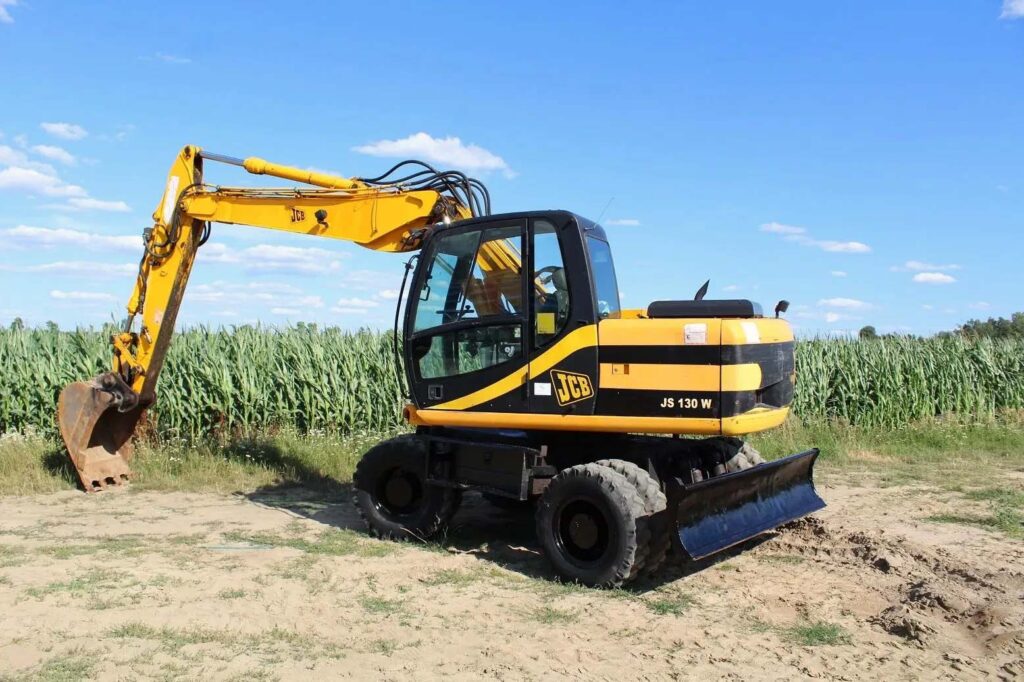 Колесный экскаватор JCB JS 130W