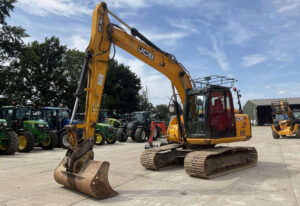 Гусеничный экскаватор JCB JS 145