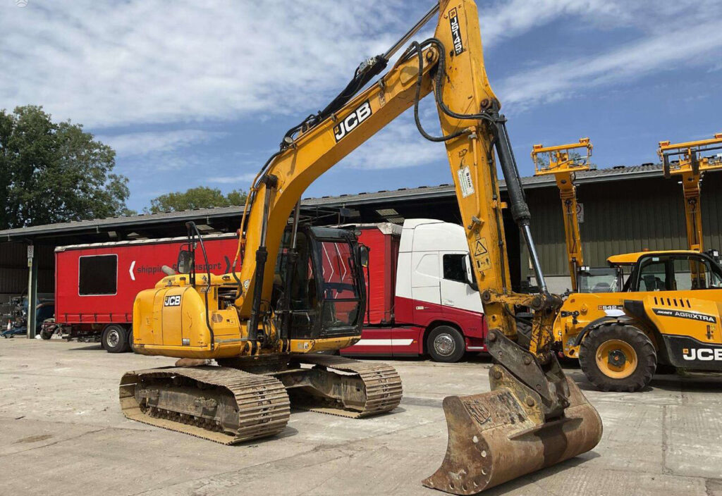 Гусеничный экскаватор JCB JS 145