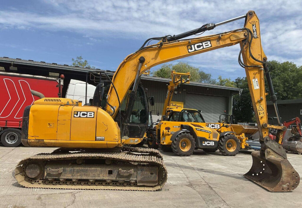 Гусеничный экскаватор JCB JS 145