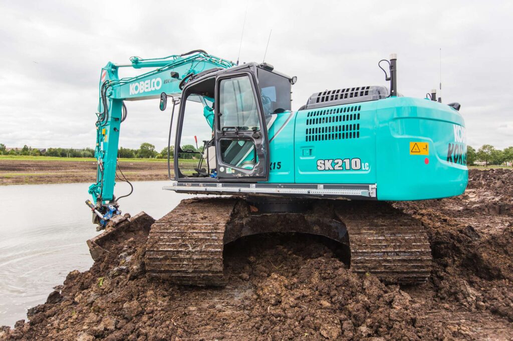 Гусеничный экскаватор Kobelco SK 210LC-8